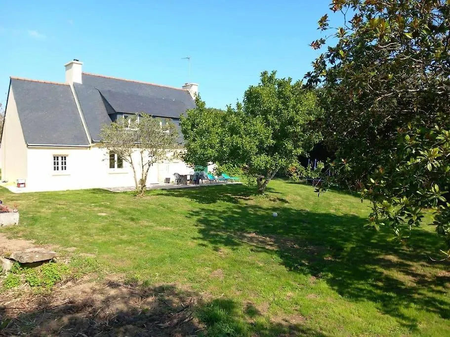 Maison Familiale Les 3 Commeres Pleuven France